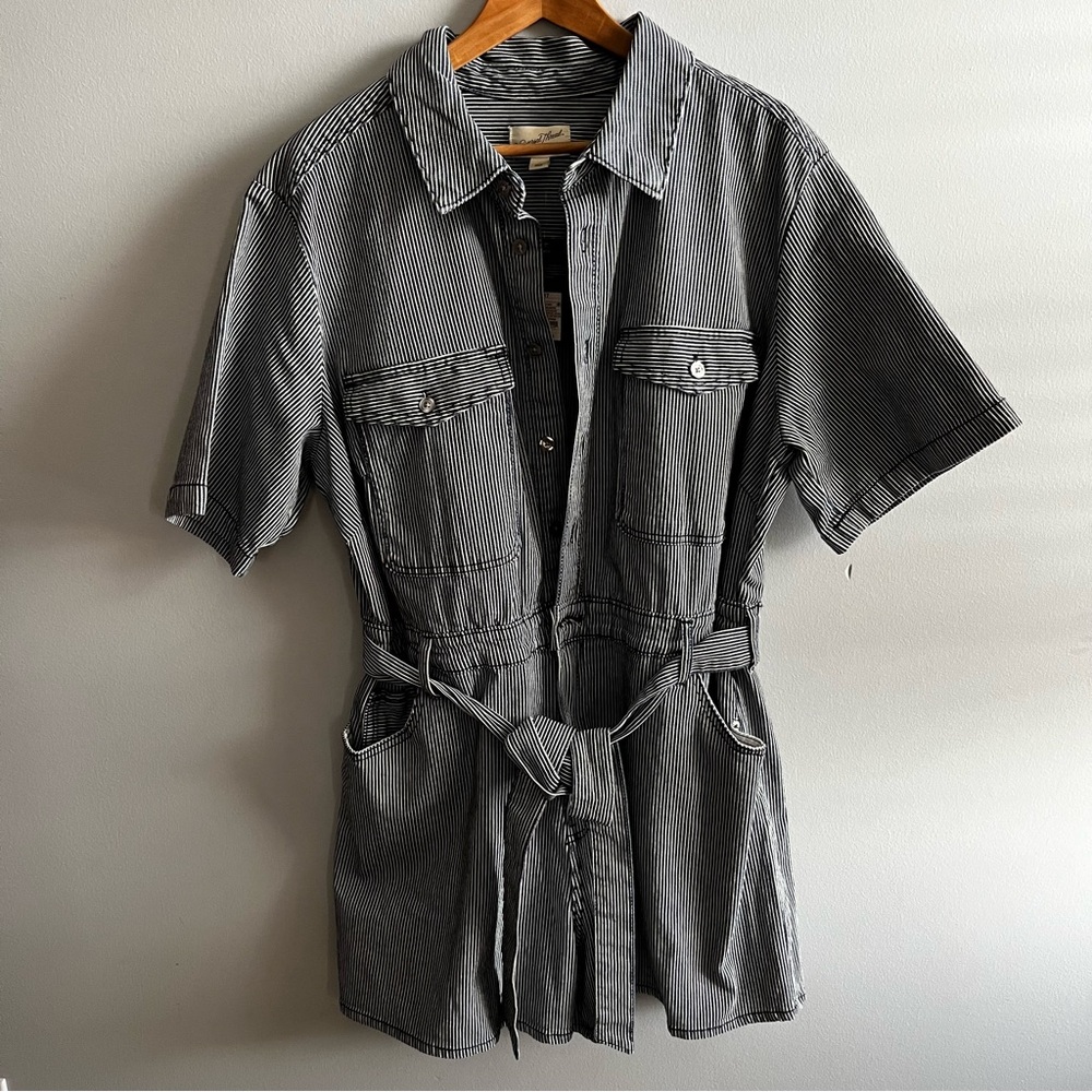 Universal Thread Women 17 Romper Shorts Blue Striped Button Front Belted Casual
